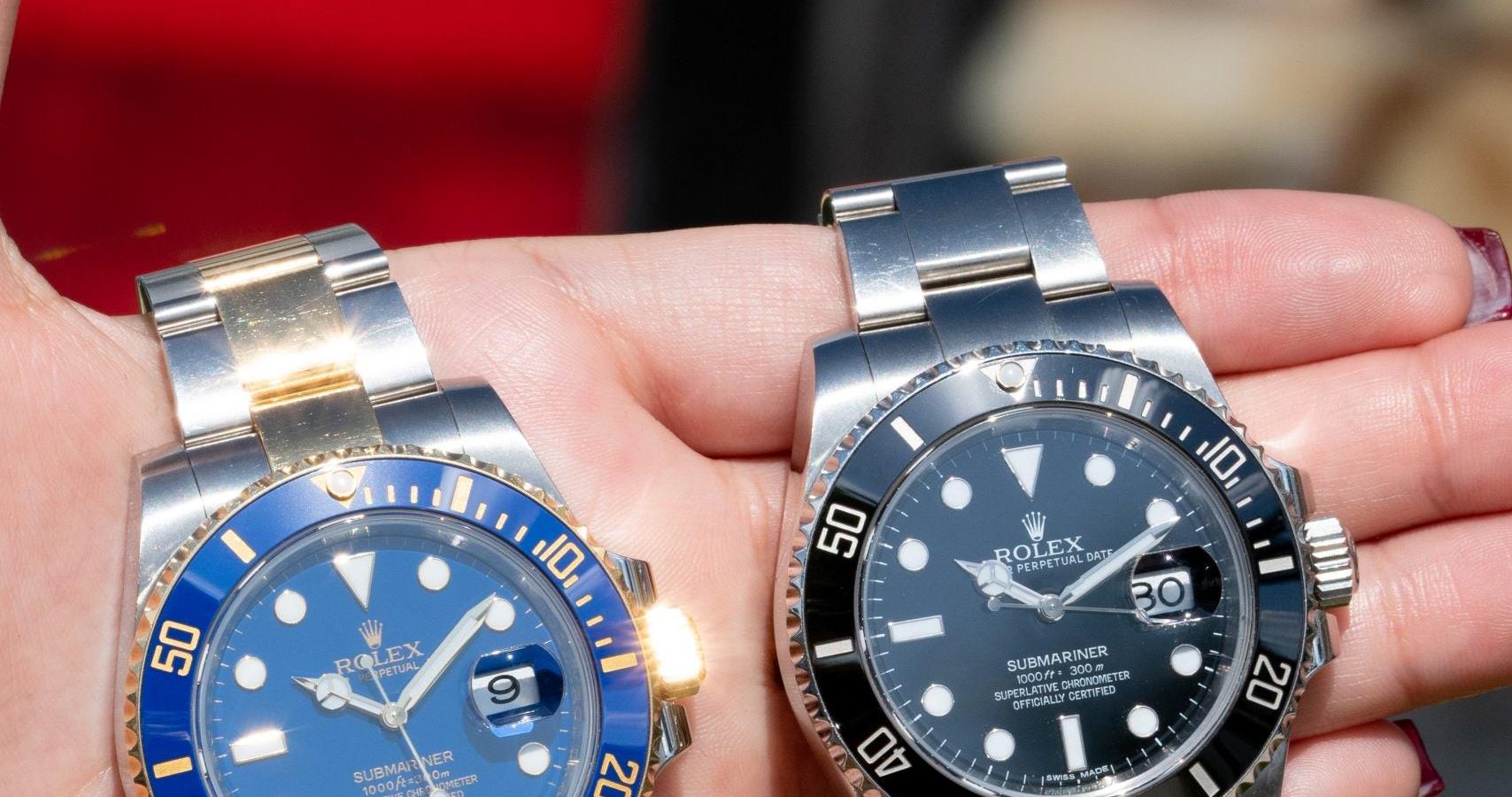Submariner full black vs two tone replica comparison
